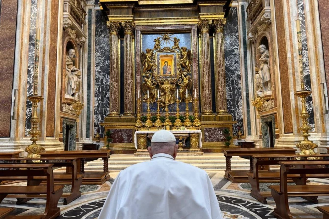 Pope Francis Makes Prayerful Visit To Marian Basilica Before Holy Week