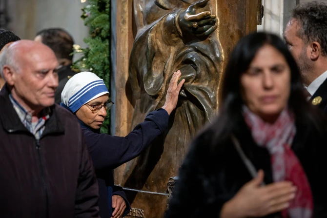 PHOTOS: Holy Door Opens At Rome’s Marian Marvel As New Cardinal Highlights Hope At St. Mary Major