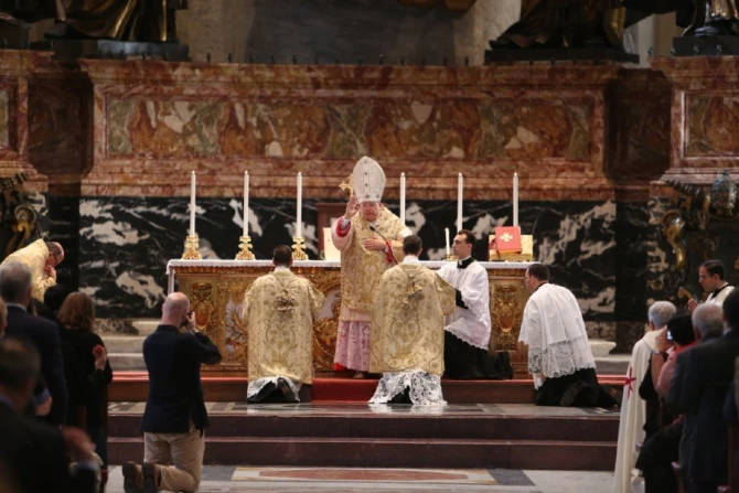 Cardinal Burke appeals for restoration of Traditional Latin Mass