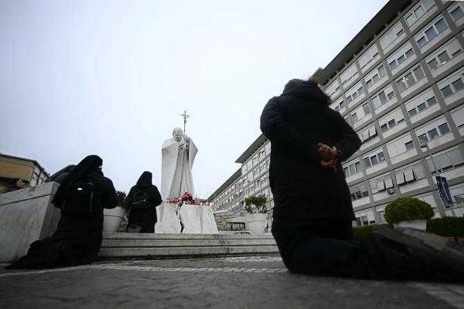 Pope Francis’ Early-Stage Kidney Insufficiency ‘Subsided’ On Wednesday, Vatican Says