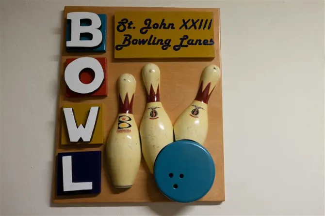 PHOTOS: American seminarians having a ‘ball’ in Rome college’s restored 1960s bowling alley
