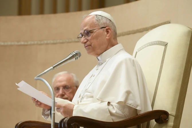 Pope tells politicians that AI should serve human beings, not replace them 