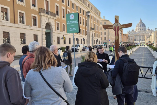 Jubilee Pilgrims, Rome’s Catholics Pray For Pope Francis