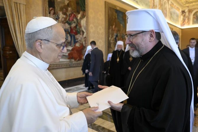Pope Leo XIV encourages Ukrainian bishops during meeting at the Vatican