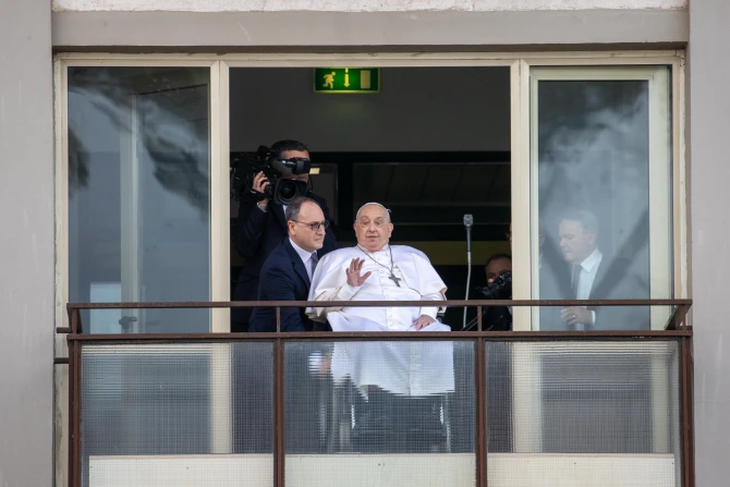Pope Francis Makes First Public Appearance In Weeks, Returns To Vatican